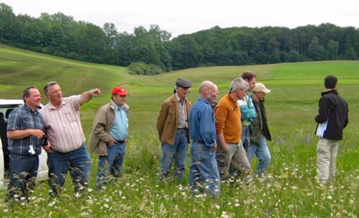 Amt und Vorstand bei der Planung vor Ort